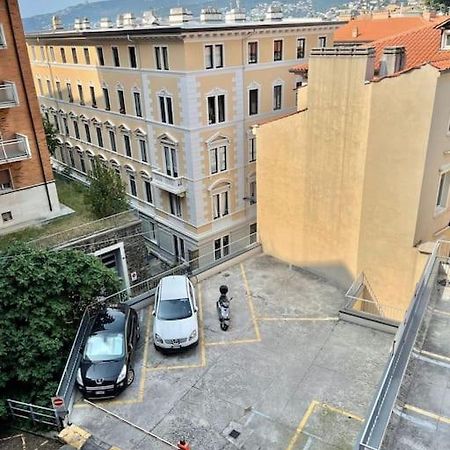 Leia Home W/Private Parking In Old Town Trieste Exteriör bild