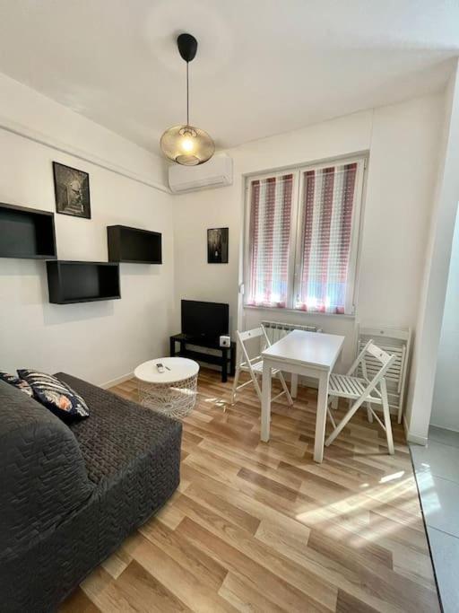 Leia Home W/Private Parking In Old Town Trieste Exteriör bild