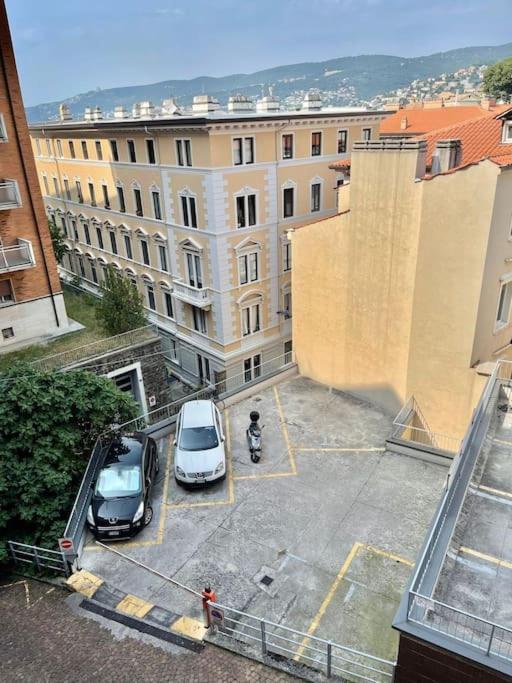 Leia Home W/Private Parking In Old Town Trieste Exteriör bild