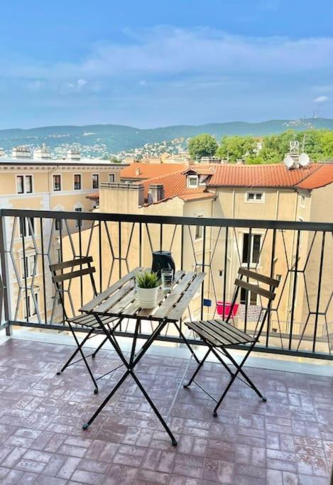 Leia Home W/Private Parking In Old Town Trieste Exteriör bild